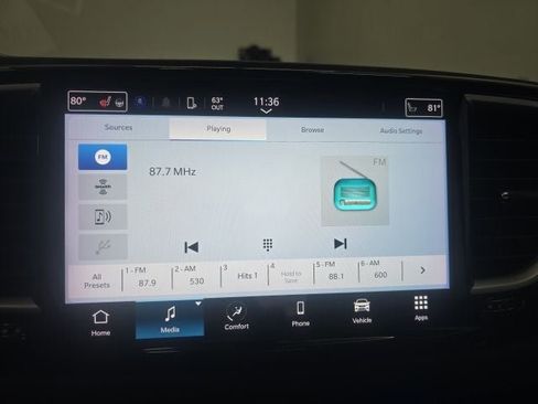 Used 2023 Chrysler Pacifica Touring-L FWD image 25