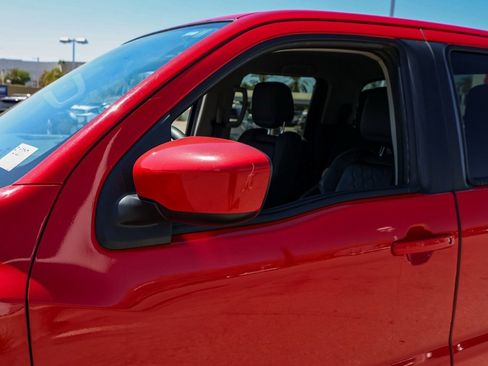 Used 2022 Nissan Frontier SV image 12