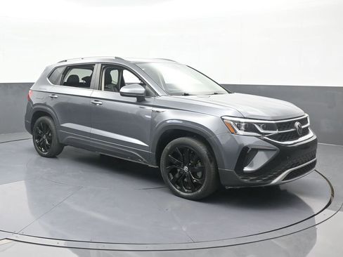 Used 2022 Volkswagen Taos SEL w/ Panoramic Sunroof Package image 8