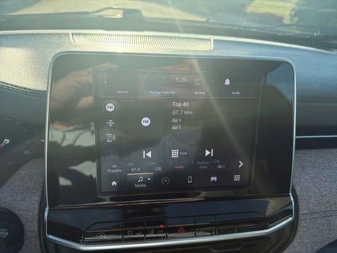 Used 2025 Jeep Compass Latitude image 9