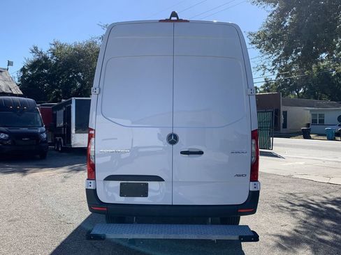 Used 2023 Mercedes-Benz Sprinter 2500 image 3