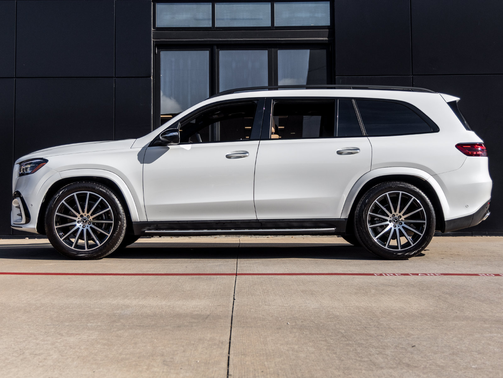 Used 2026 Mercedes-Benz GLS 450 4MATIC image 9