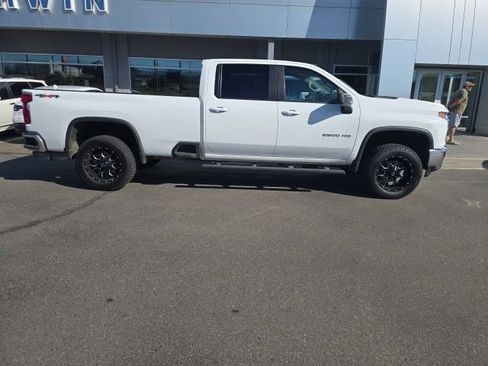 Used 2022 Chevrolet Silverado 2500 LT w/ Convenience Package AWD/4WD image 5