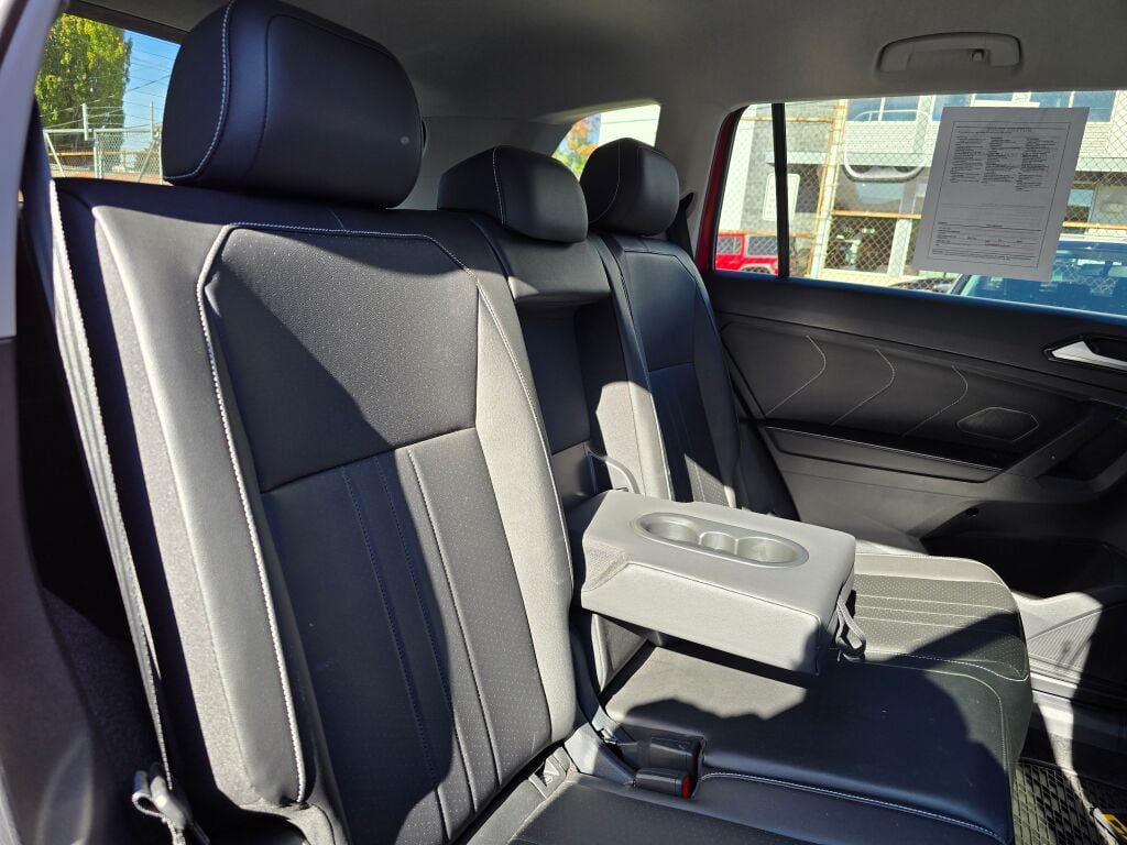 Used 2024 Volkswagen Tiguan SE AWD/4WD image 9
