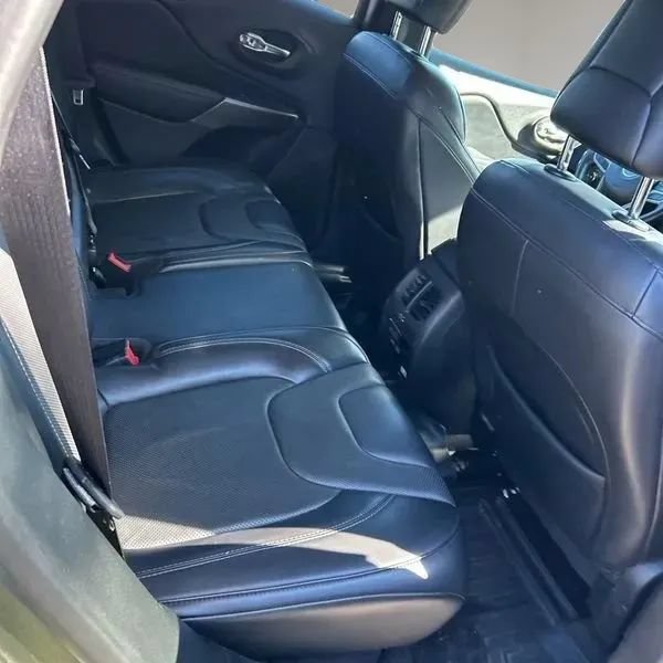 Used 2019 Jeep Cherokee Limited AWD/4WD image 13