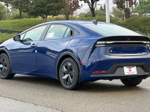 New 2026 Toyota Prius Plug-In Hybrid FWD image 6