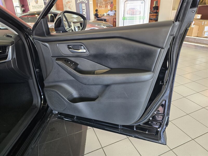 Used 2025 Nissan Rogue SV FWD image 12