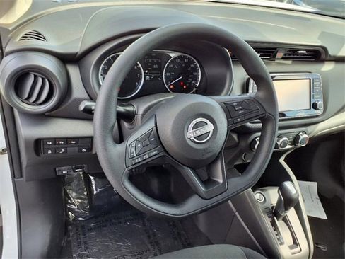 New 2025 Nissan Kicks Play S image 11