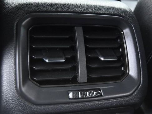 Used 2023 Volkswagen Taos SE w/ Panoramic Sunroof Package image 23