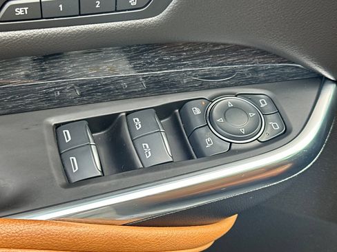 Used 2025 Cadillac XT4 Sport w/ LPO, Onyx Lite Package FWD image 13