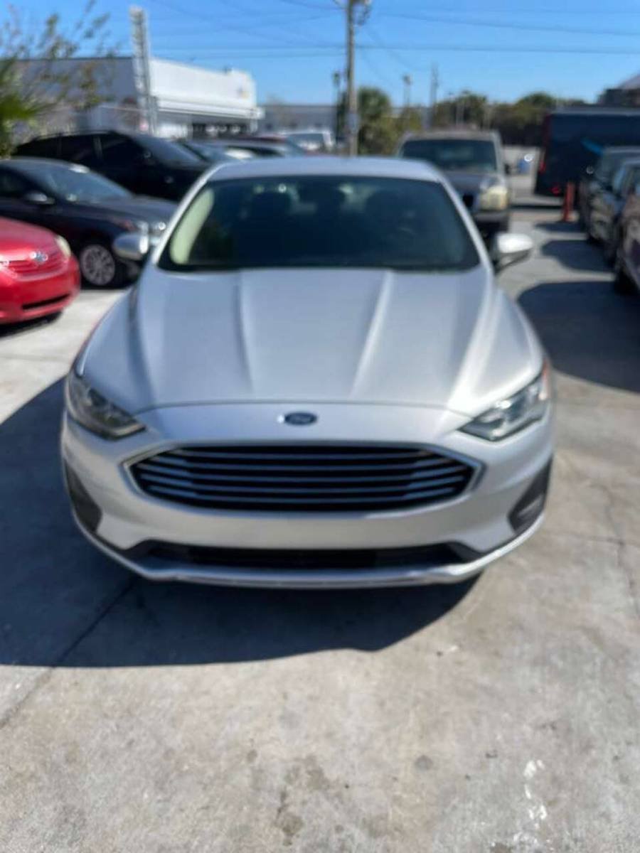 Used 2019 Ford Fusion SE FWD image 1