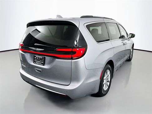 Used 2021 Chrysler Pacifica Touring w/ Cold Weather Group image 7
