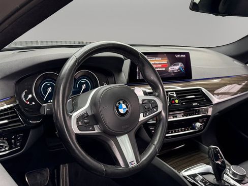 Used 2019 BMW 530e w/ M Sport Package image 15