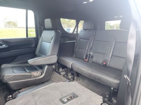 Used 2021 Chevrolet Suburban LT w/ LT Signature Package image 17