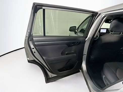 Used 2023 Toyota Highlander LE image 24
