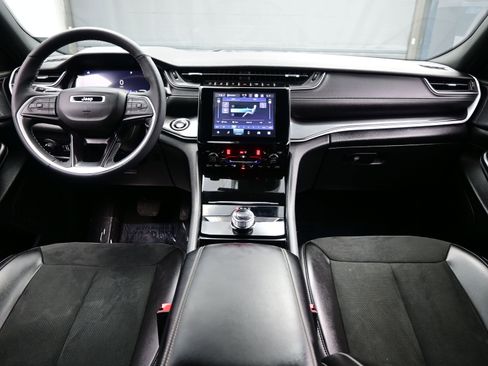 Used 2023 Jeep Grand Cherokee L Laredo image 17