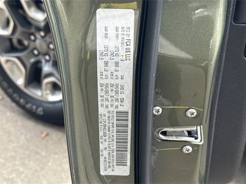 Used 2019 Jeep Cherokee Trailhawk image 32