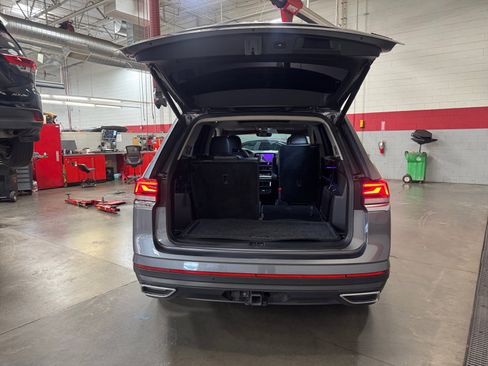 Used 2024 Volkswagen Atlas SEL AWD/4WD image 34