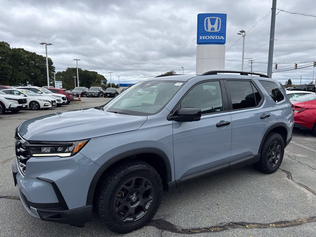 Used 2024 Honda Pilot TrailSport image 1