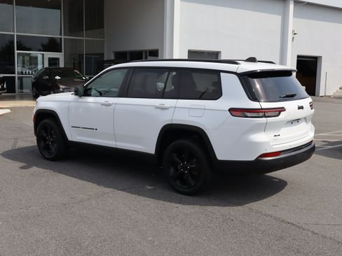 Used 2023 Jeep Grand Cherokee L Laredo AWD/4WD image 8