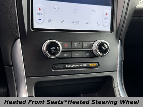 Used 2024 Ford Edge Titanium image 10