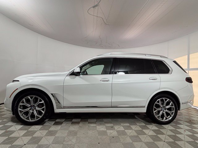 Used 2025 BMW X7 xDrive40i w/ Premium Package AWD/4WD image 4