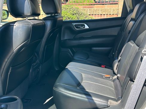 Used 2017 Nissan Pathfinder Platinum FWD image 7