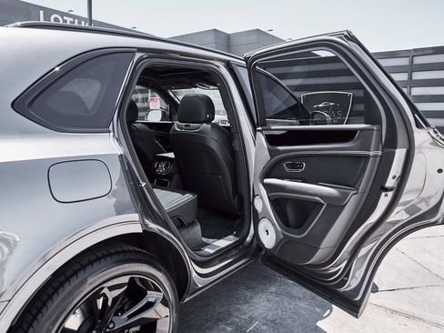 Used 2024 Bentley Bentayga AWD/4WD image 24