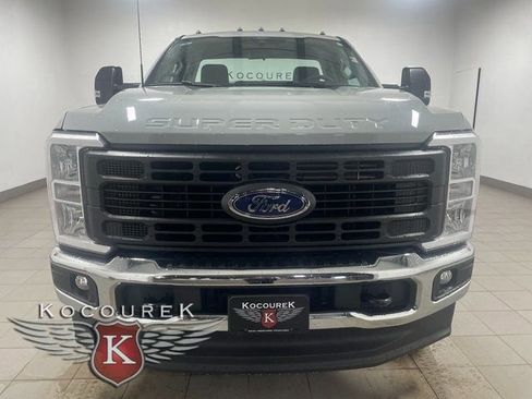New 2026 Ford F250 XL w/ XL Chrome Package image 2