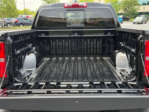 Used 2022 Chevrolet Colorado Z71 AWD/4WD image 8