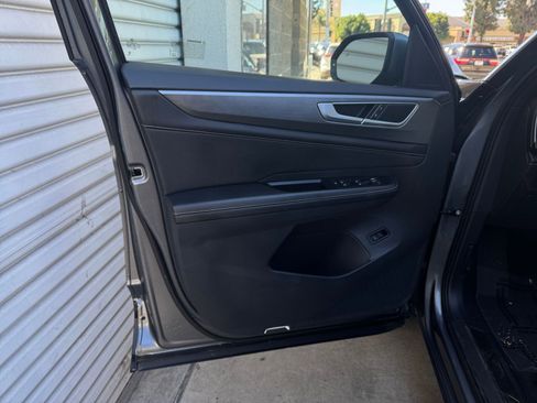 Used 2025 Volkswagen Atlas Cross Sport SE image 20