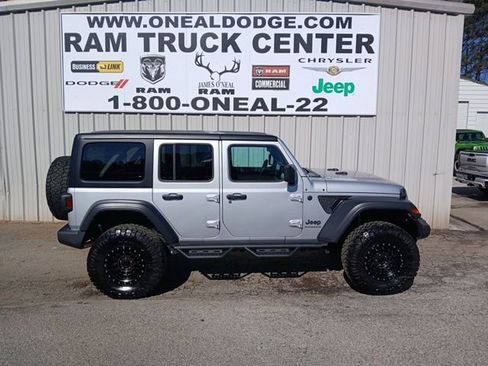 Used 2024 Jeep Wrangler Sport S image 2