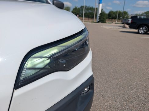 Used 2020 Jeep Cherokee Trailhawk w/ Comfort/Convenience Group AWD/4WD image 16