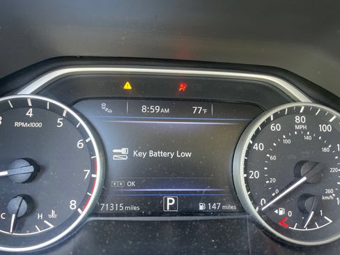 Used 2017 Nissan Maxima Platinum w/ Interior Lighting Package FWD image 8