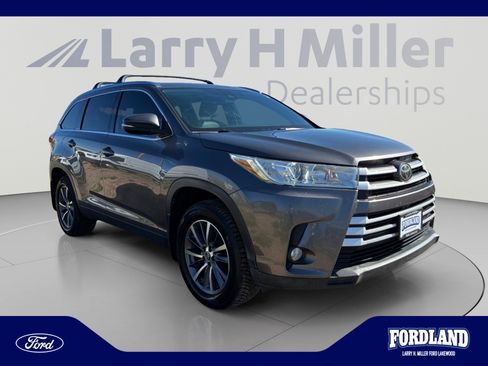 Used 2019 Toyota Highlander XLE AWD/4WD image 7