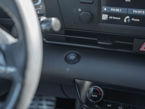 Certified 2025 Hyundai Elantra Sport image 20