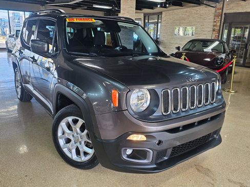 Used 2016 Jeep Renegade Latitude w/ Popular Equipment Group image 1