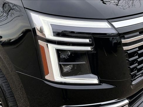 Certified 2025 Nissan Armada SL image 31