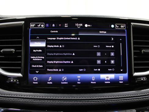 Used 2024 Chrysler Pacifica Limited image 19