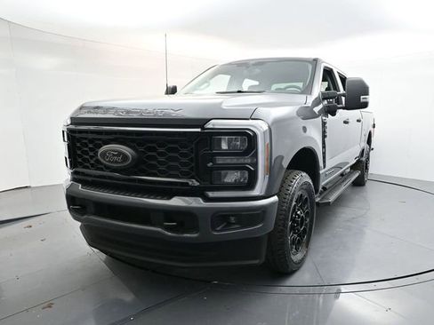 Used 2026 Ford F350 XLT w/ XLT Premium Package AWD/4WD image 3