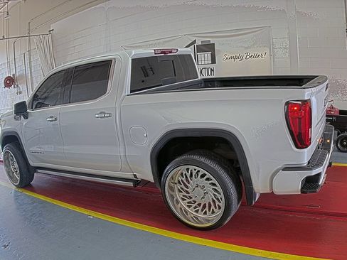 Used 2023 GMC Sierra 1500 Denali Ultimate AWD/4WD image 3