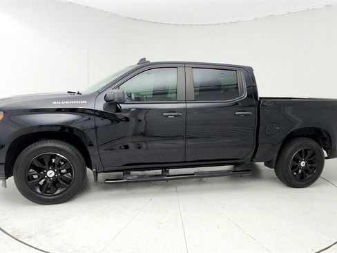 Used 2023 Chevrolet Silverado 1500 Custom image 2