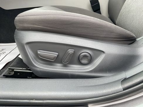 Used 2019 Toyota Camry LE image 11