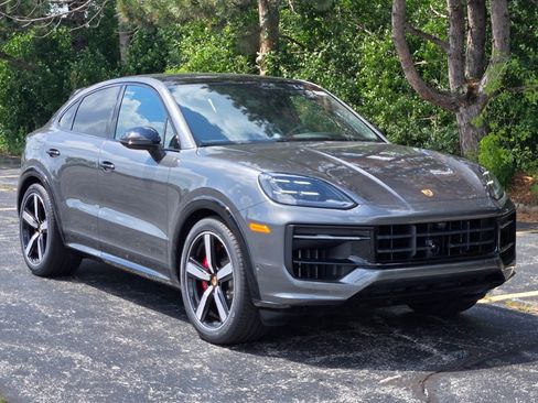 New 2025 Porsche Cayenne GTS image 9