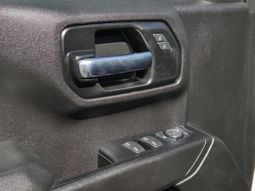 Used 2020 Chevrolet Silverado 1500 Custom w/ Custom Value Package RWD image 11