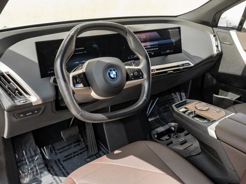 Used 2022 BMW iX xDrive50 w/ Sport Package AWD/4WD image 2