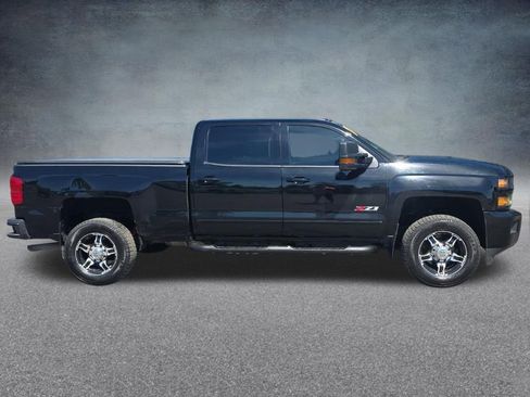 Used 2018 Chevrolet Silverado 2500 LTZ w/ Midnight Edition AWD/4WD image 8