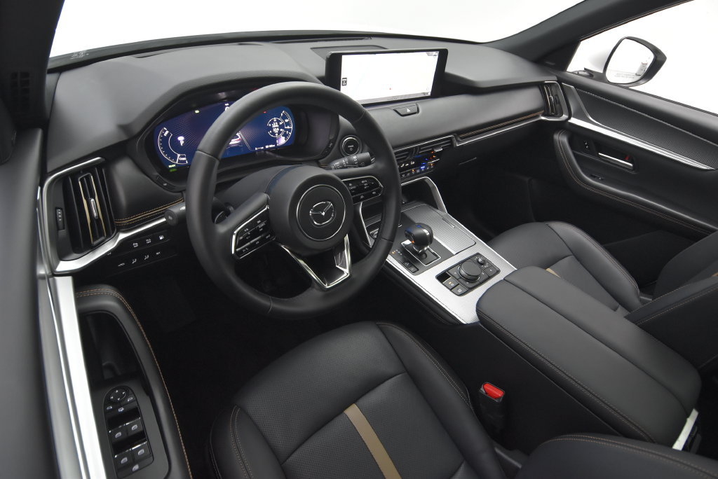 Certified 2025 MAZDA CX-90 Plug-In Hybrid w/ Premium Plus AWD/4WD image 32