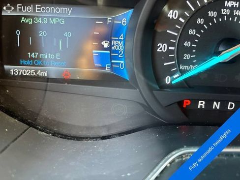 Used 2017 Ford Fusion SE w/ Fusion SE Technology Package FWD image 10