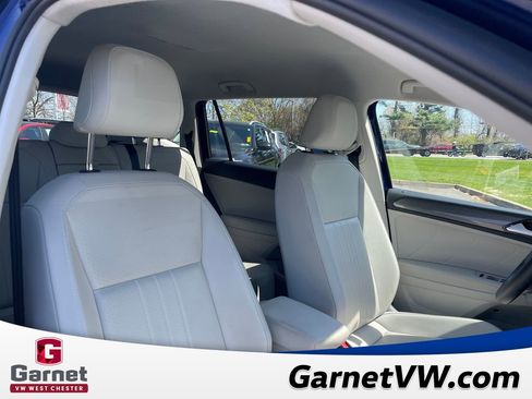 Certified 2024 Volkswagen Tiguan SE image 14